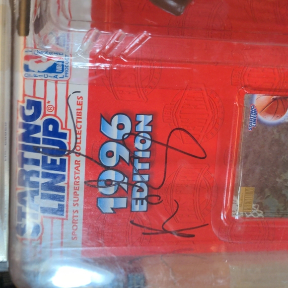Kone Bryant Autographed Starting Lineup 1996 edition - Picture 2 of 7